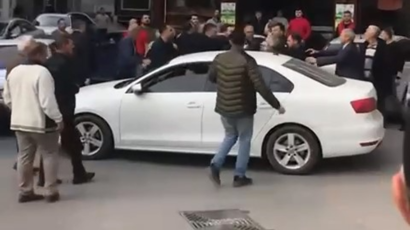 Bursa'da iftar saati ortalık karıştı; Yolu paylaşamadılar...