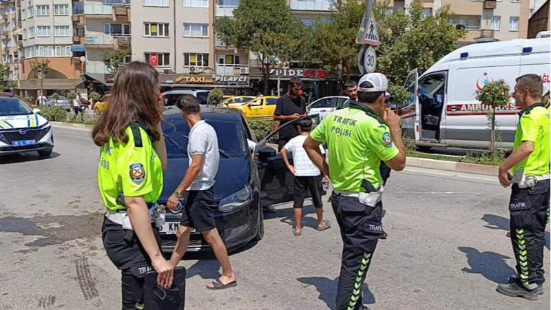 Bursa'da iki araç kafa kafaya çarpıştı: 4 yaralı