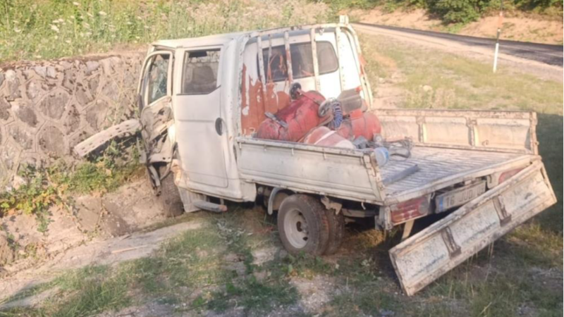 Bursa'da iki kamyonet birbirine girdi!