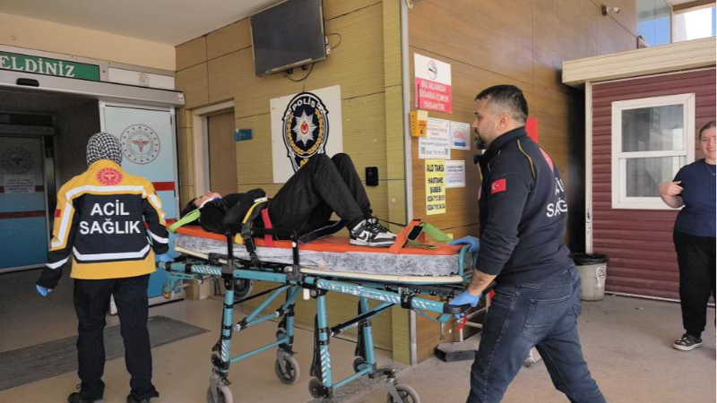 Bursa'da iki motosiklet çarpıştı: 1'i ağır 3 yaralı
