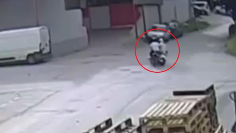Bursa'da iki motosiklet kafa kafaya böyle çarpıştı