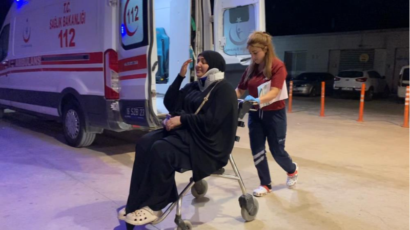 Bursa'da iki otomobil birbirine girdi; 2 yaralı var...