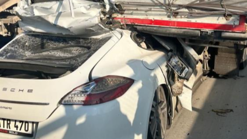 Bursa'da inanılmaz kaza; Tırın atına girdi