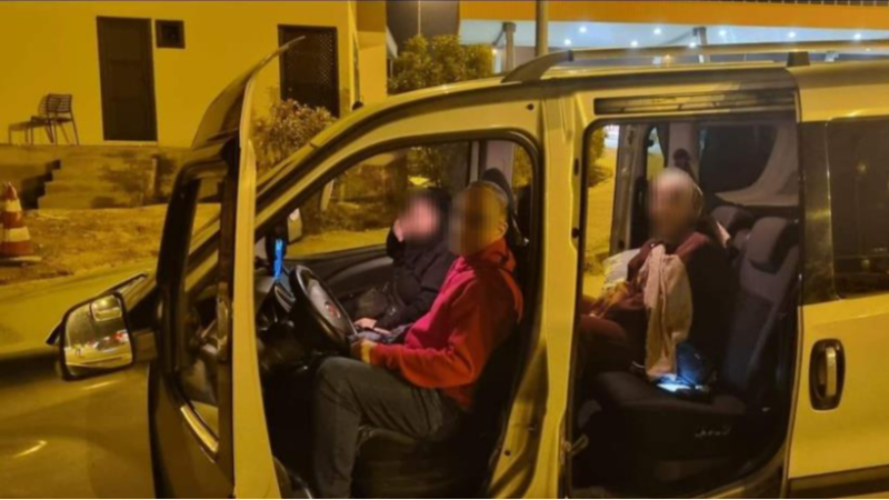 Bursa'da kaçak göçmen taşıyan ticari araca operasyon