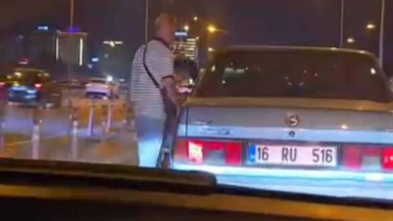 Bursa'da kadın sürücünün önünü kestiler!