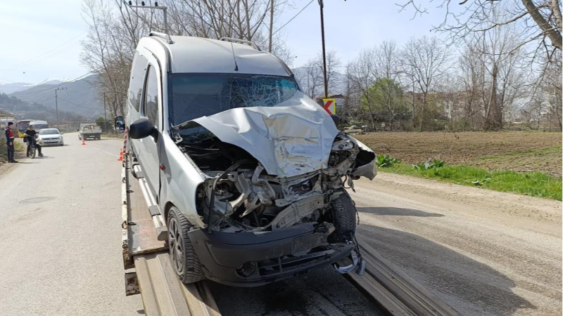 Bursa'da kafa kafaya çarpıştılar!