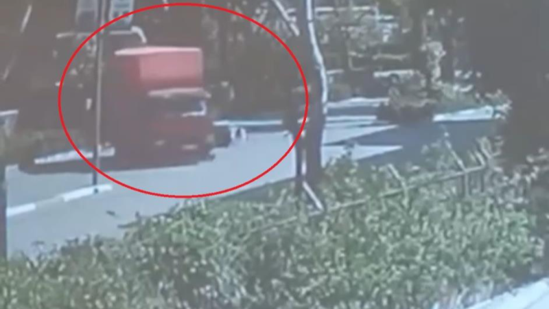 Bursa'da kamyon ani dönüş yapınca olanlar oldu!