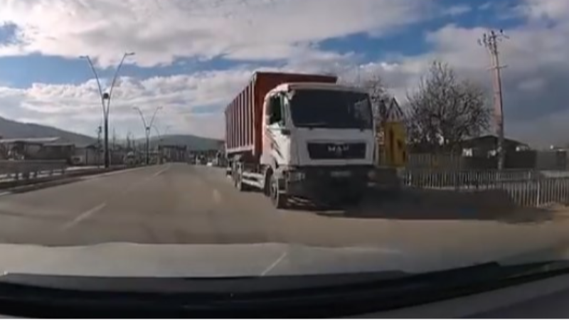 Bursa'da kamyon dehşeti; Ters şeritten gitti...