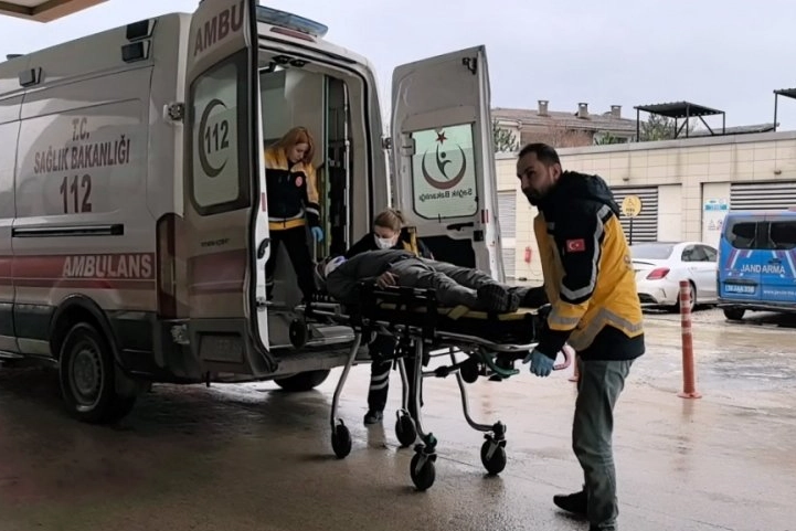 Bursa'da kamyonun kasasından düşen şoför yaralandı