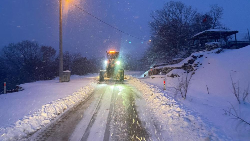 Bursa'da kapanan köy yolları için hummalı çalışma!