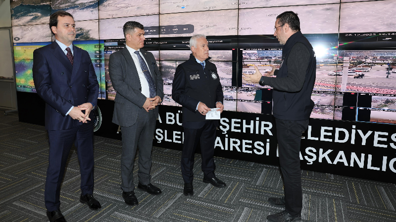 Bursa'da kar alarmı; İş başındalar...