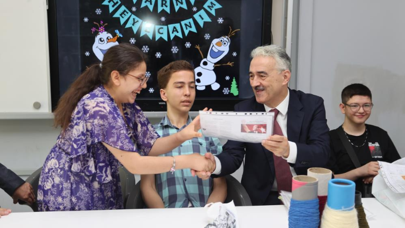 Bursa'da karne heyecanı işte böyle yaşandı!