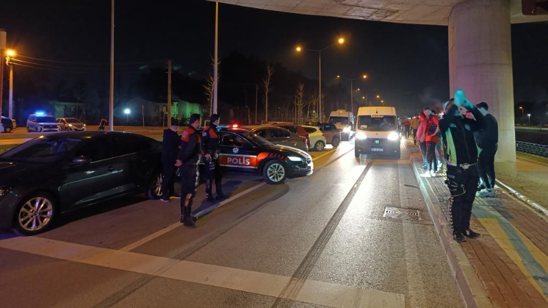 Bursa'da karşıdan karşıya geçmek istediler, felaket yaşadılar