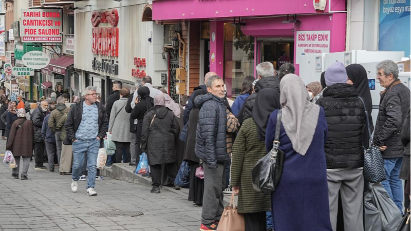 Bursa'da kasaplar önünde uzun kuyruklar oluştu