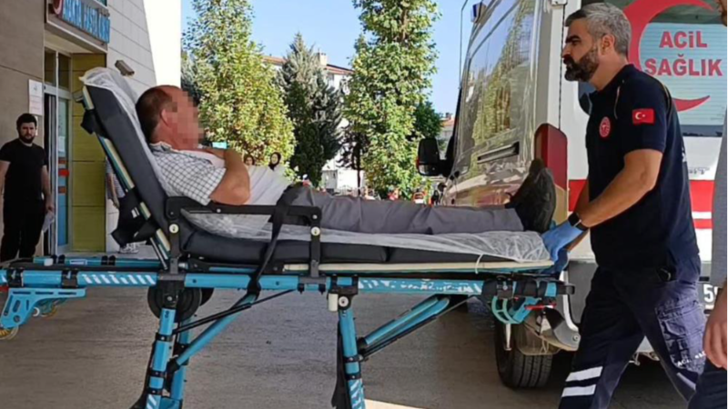 Bursa'da kavşakta iki otomobil çarpıştı: 3 yaralı