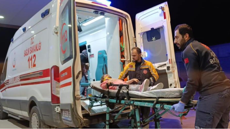 Bursa'da kontrolden çıkan otomobil bariyere çarptı; 3 yaralı...