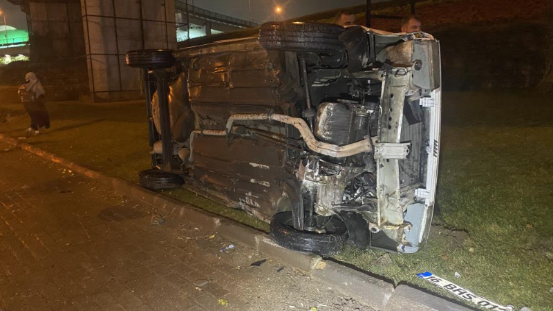 Bursa'da kontrolden çıkan otomobil takla attı