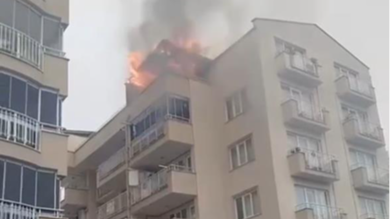 Bursa'da korku dolu dakikalar; Çatı katı alev alev yandı