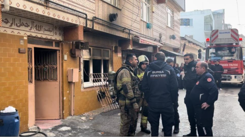 Bursa'da korku dolu dakikalar; Yangında 2 si çocuk 4 kişi kurtarıldı