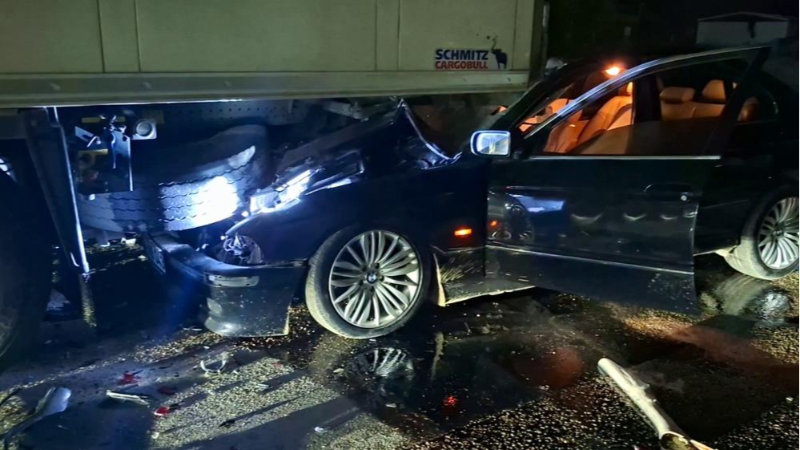 Bursa'da korkunç görüntü; Tırın altına girdi