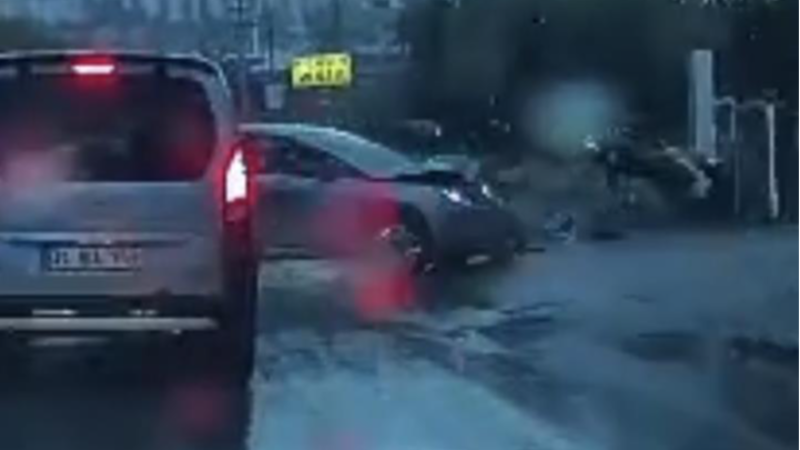 Bursa'da korkunç kaza; 30 metre savruldular...
