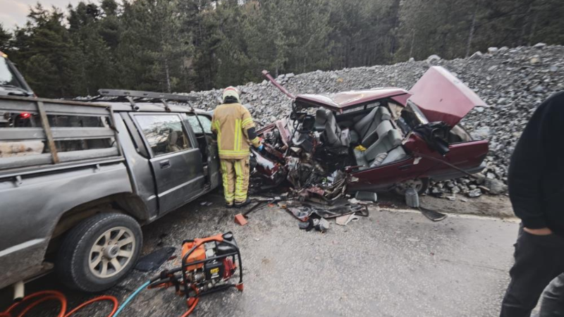 Bursa'da korkunç kaza; Araç bu hale geldi, 1 kişi hayatını kaybetti