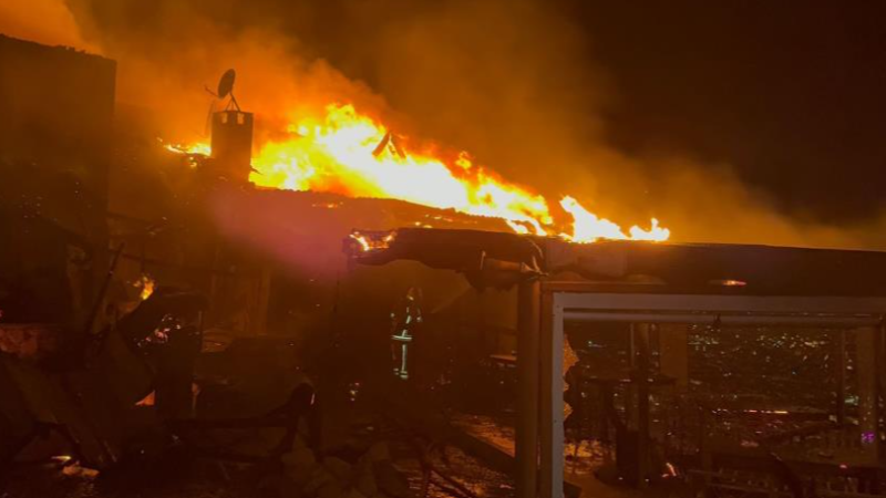 Bursa'da korkutan alevler; İşletme küle döndü