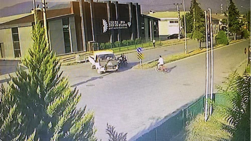 Bursa'da korkutan kaza; Motosiklet sürücüsü yaralandı