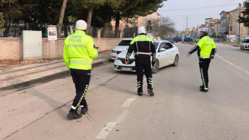 Bursa'da korsan taksi operasyonu; Yolculara da ceza...