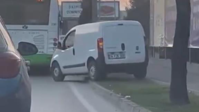 Bursa'da kurnaz sürücü trafikten bunaldı, bakın ne yaptı!