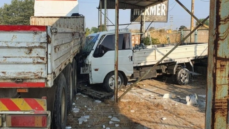 Bursa'da lastiği patlayan kamyonet faciası!