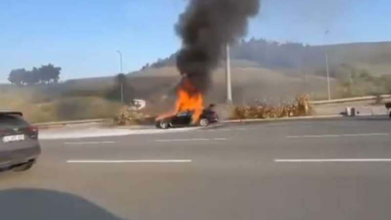 Bursa'da lüks otomobil alevlere teslim oldu
