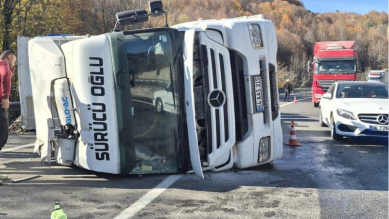 Bursa'da malzeme yüklü tır hale geldi!