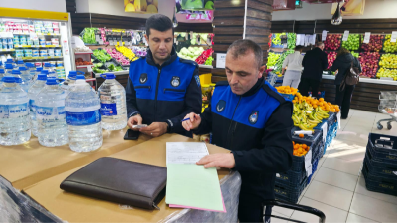 Bursa'da marketlere baskın var!