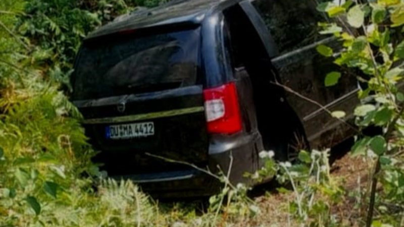 Bursa'da minibüs şarampole yuvarlandı!