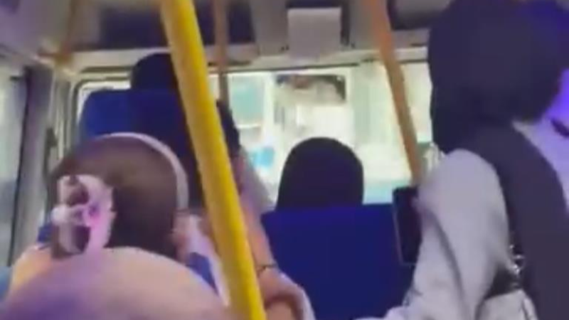 Bursa'da minibüs şoförü krizi; Araçtan indiler...