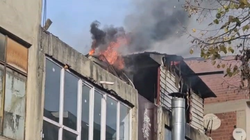 Bursa'da mobilya imalathanesinde yangın