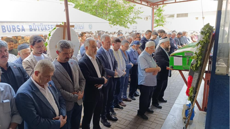 Bursa'da motosikletle kazaya karışan muhtar son yolculuğuna uğurlandı