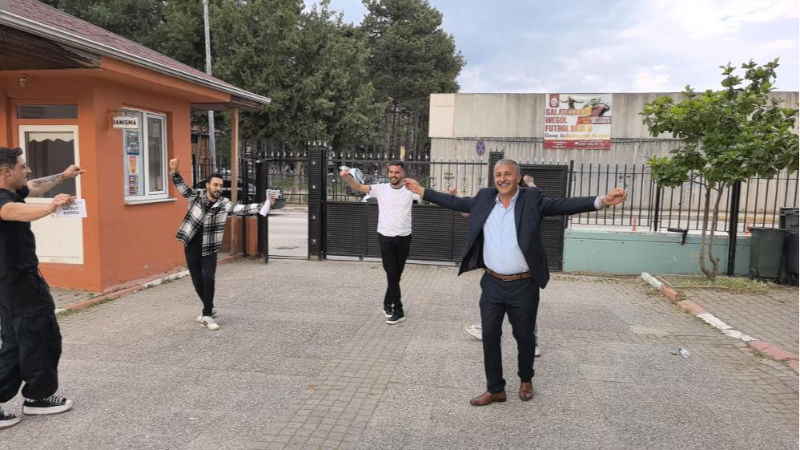 Bursa'da muhtarlığı kazandı, böyle kutladı