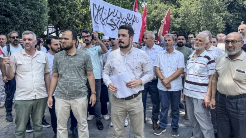 Bursa'da o dergiye tepki yağdı!