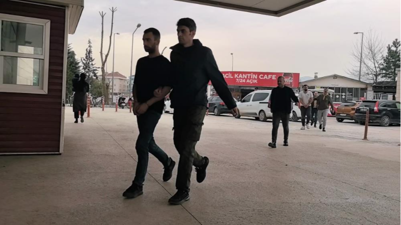 Bursa'da önce çaldılar, sonra keyif yaptılar yakalanınca birbirlerini suçladılar