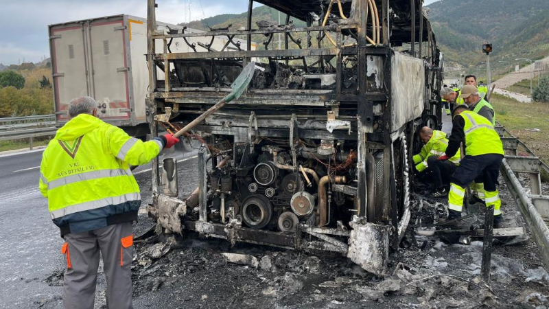 Bursa'da ortaokul öğrencilerini taşıyan otobüs bu hale geldi!