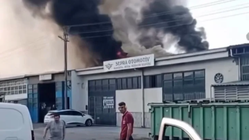 Bursa'da oto tamirhanesinde yangın paniği