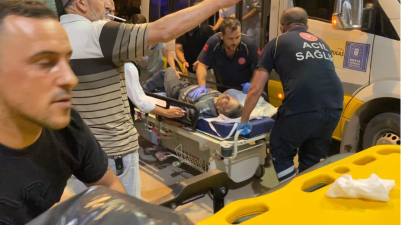 Bursa'da otobüs şoförü imdada yetişti; Kalp krizi geçirdi...