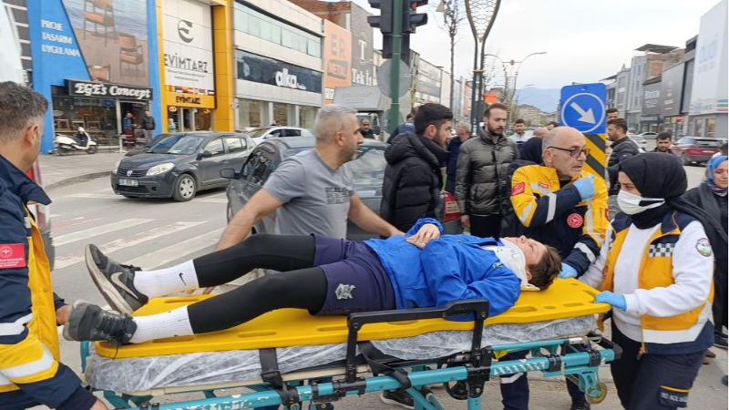 Bursa'da otomobilin çarptığı bisikletli çocuk yaralandı