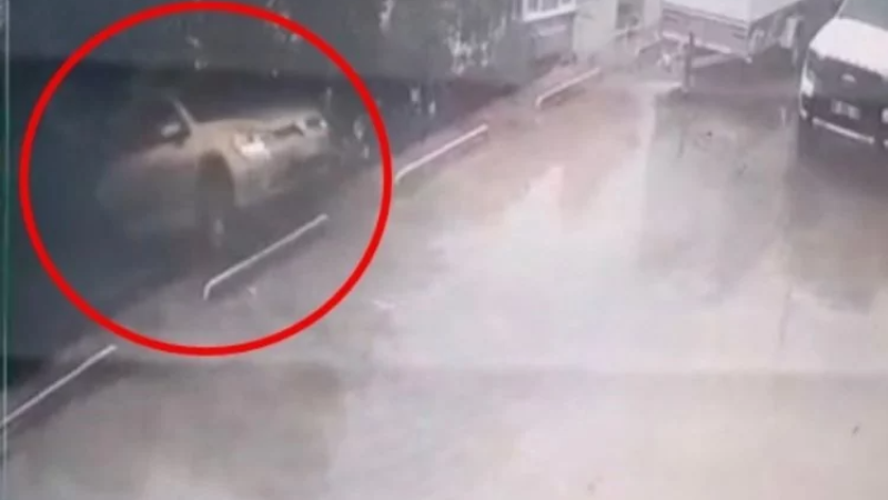 Bursa'da otomobilini yanlışlıkla geri vitese aldı, olanlar oldu