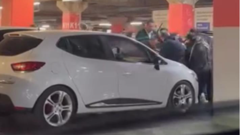Bursa'da otoparkta birbirlerine girdiler