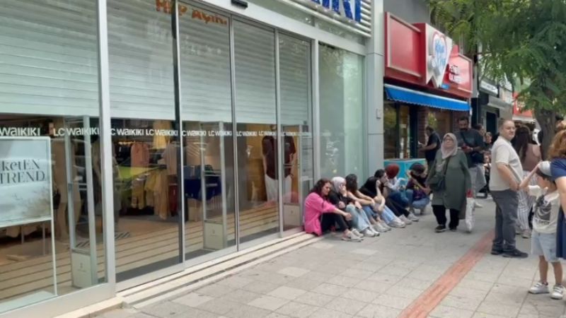 Bursa'da panik anları; Sokağa fırladılar...
