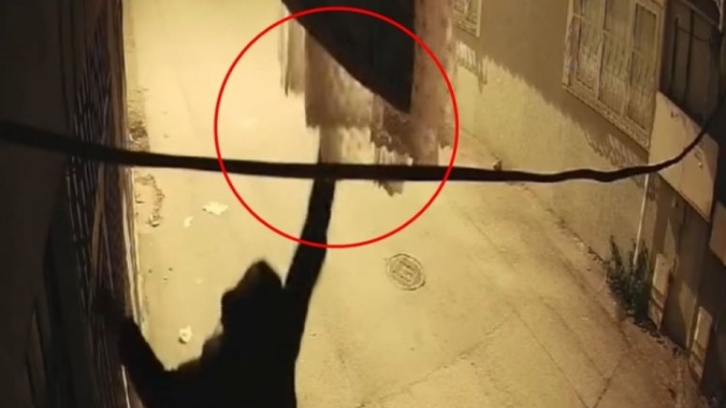 Bursa'da perde ve battaniyeleri böyle çaldılar