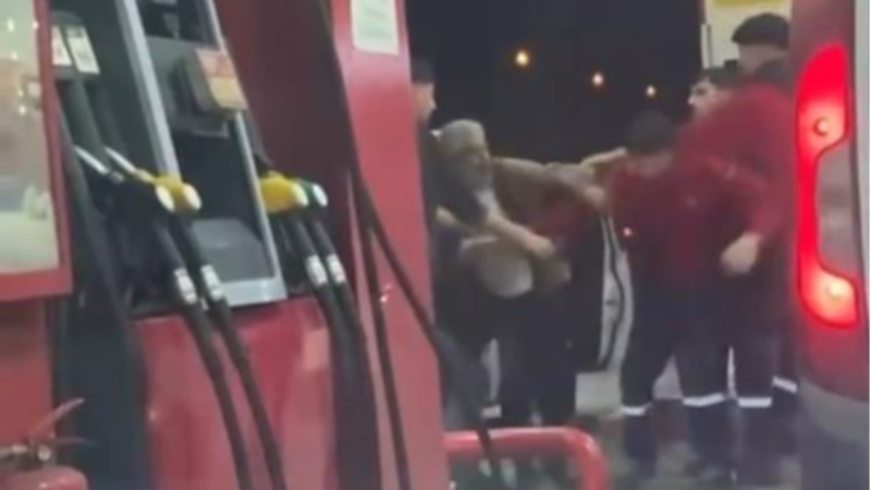 Bursa'da pompacı ve müşteri tekme tokat birbirine girdi